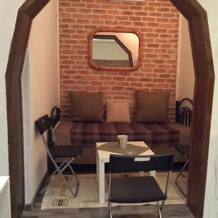 Jimmy's Studio Apartment *